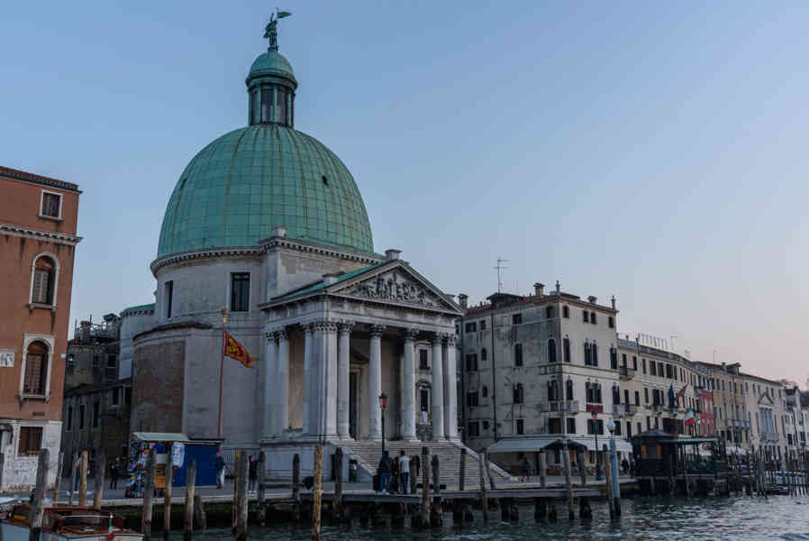 Italia - Venecia 165 - iglesia de San Simeon Piccolo.jpg